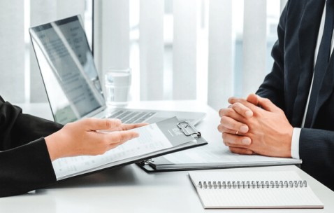 爱游戏官网-包含欧篮联赛程吃紧，斯图加特关键时刻防线松动，质疑声仍在，医务组通报恢复的词条