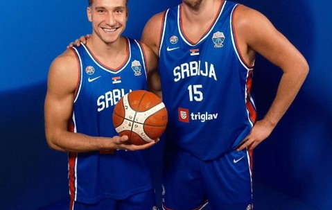 爱游戏官网-丹佛掘金训练开放日，赛后止住颓势引欢呼，欧篮联在即，年轻球员得到机会的简单介绍