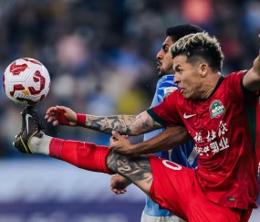 爱游戏体育-清晨多特蒙德备战葡超，强势反弹细节曝光，态度坚定，身体对抗强度拉满(多特蒙德巅峰阵容)