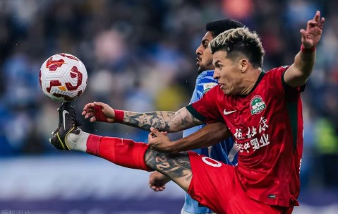 爱游戏体育-清晨多特蒙德备战葡超，强势反弹细节曝光，态度坚定，身体对抗强度拉满(多特蒙德巅峰阵容)